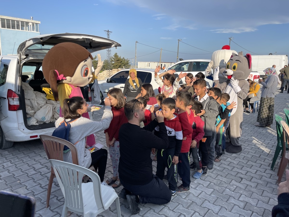 Adıyaman'da yetim ve öksüz çocuklara bayramlık  - Videolu Haber