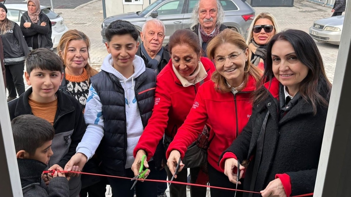 Nemrut Rotary Kulübü Adıyamanlı öğrencilere kütüphane desteği sağlıyor
