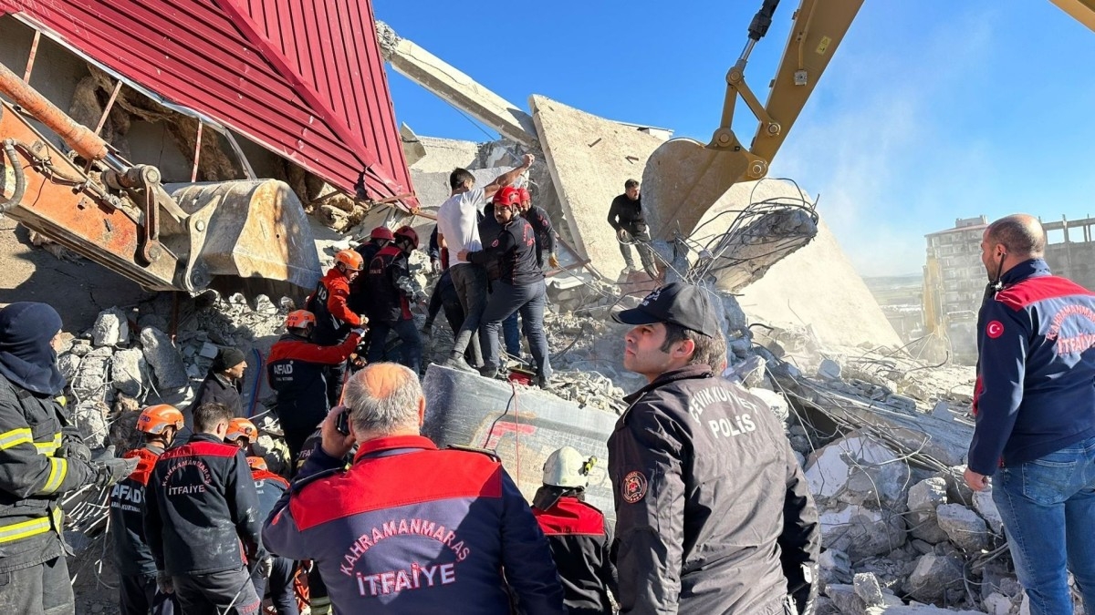 Kahramanmaraş’ta enkazın altına kalan operatörün cansız bedenine ulaşıldı  - Videolu Haber
