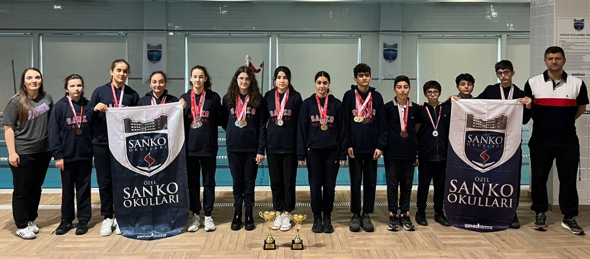 SANKO okulları öğrencilerinin yüzme başarısı