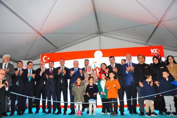 Bakan Tekin: Manisa'da derslik ve öğretmen ihtiyacı açısından sorun kalmayacak (2)