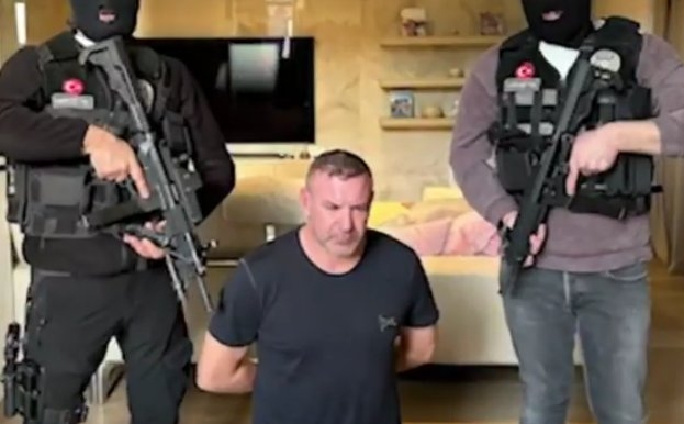 Eric Schroeder de 'Kafes'e girdi  - Videolu Haber