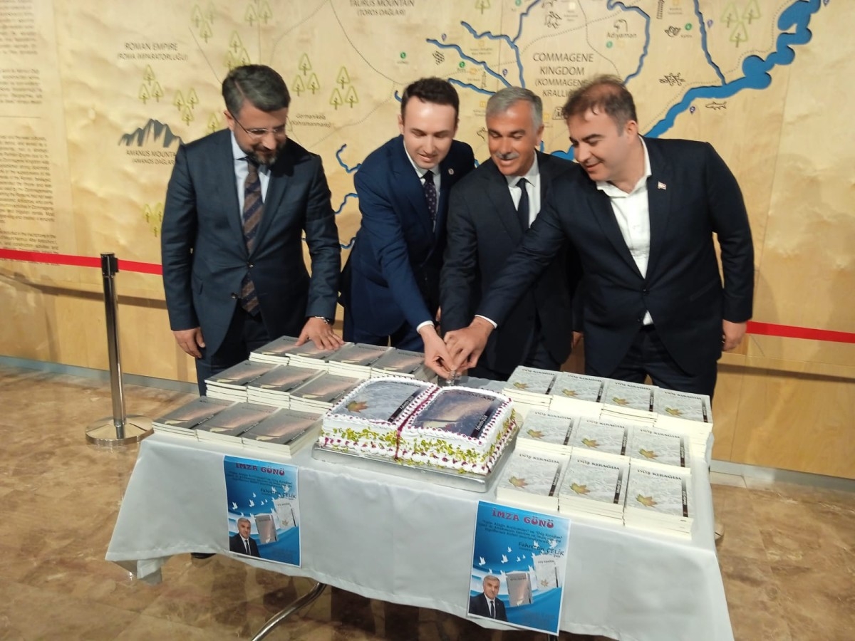 Şair Çelik, İki şiir kitabını okuyucu ile buluşturdu