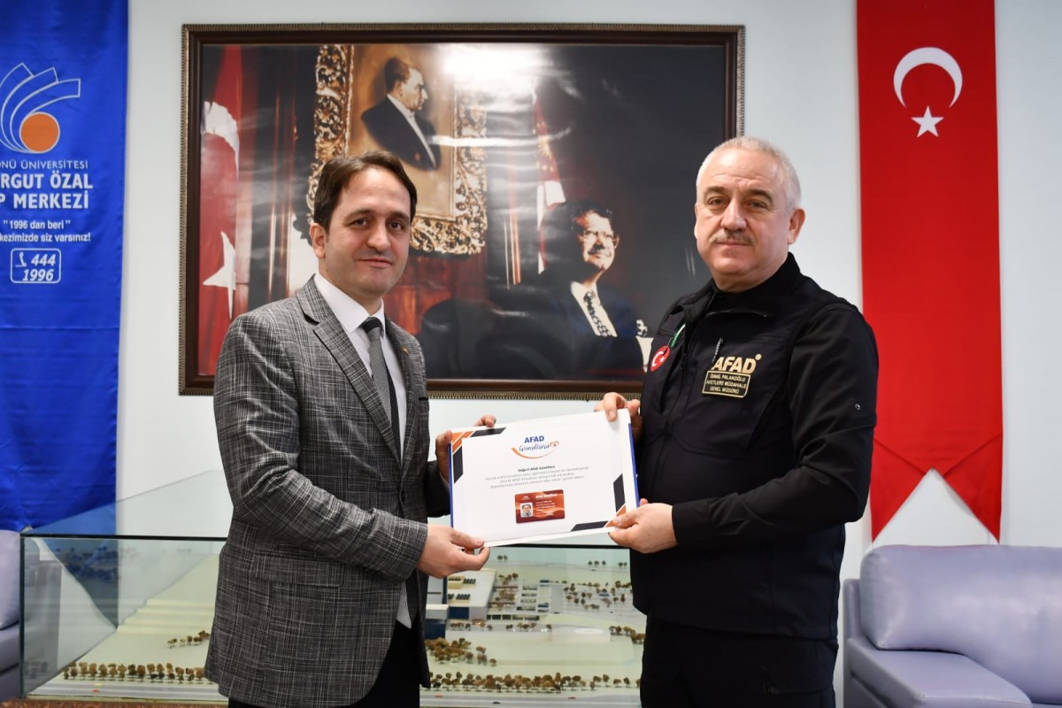AFAD, Turgut Özal Tıp Merkezi'nde arama ve kurtarma ekibi oluşturuldu