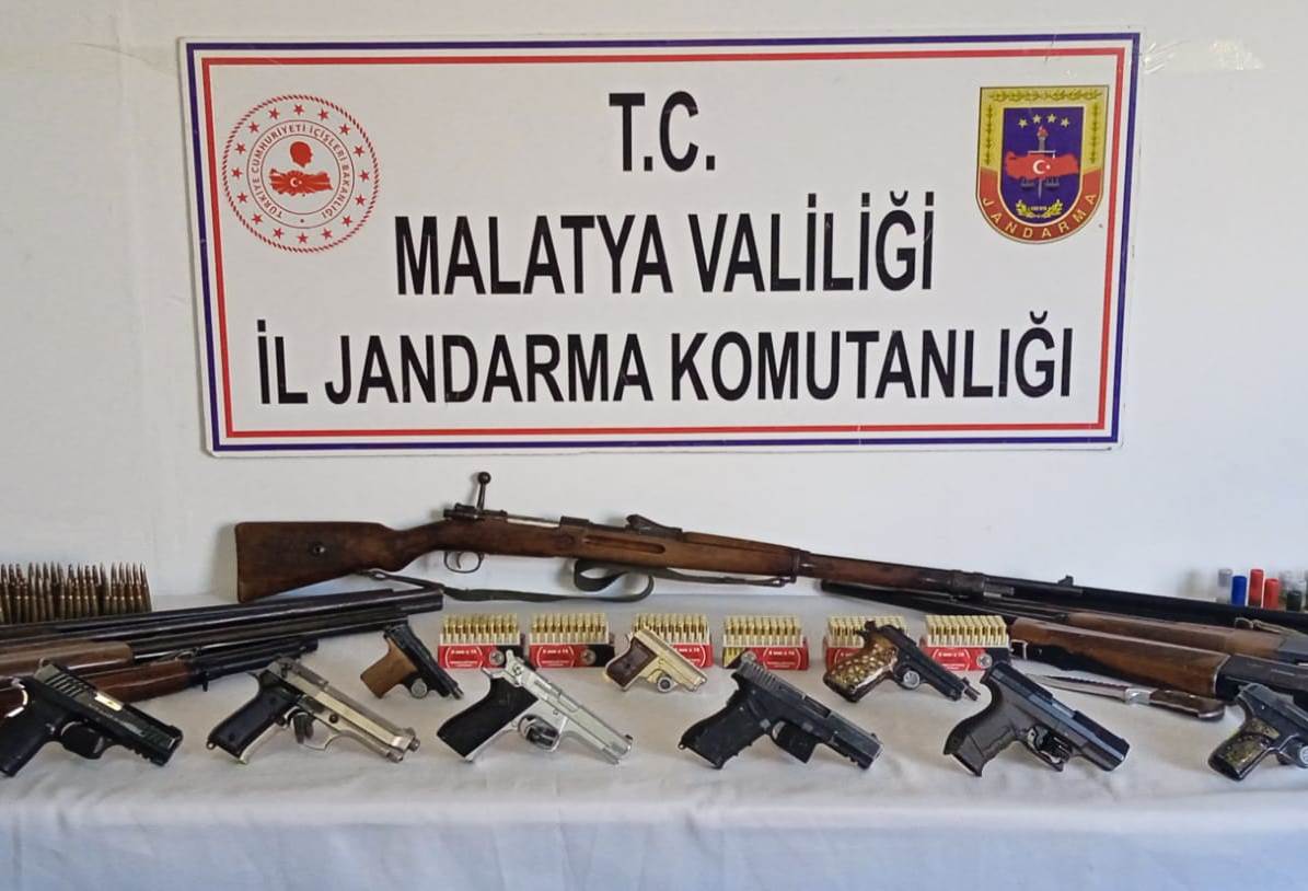 Malatya'da ruhsatsız 18 silah ele geçirildi: 5 gözaltı