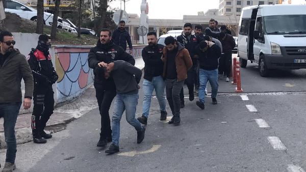 Hastane önünde 4 kişinin yaralandığı silahlı kavgaların 7 şüphelisi adliyede