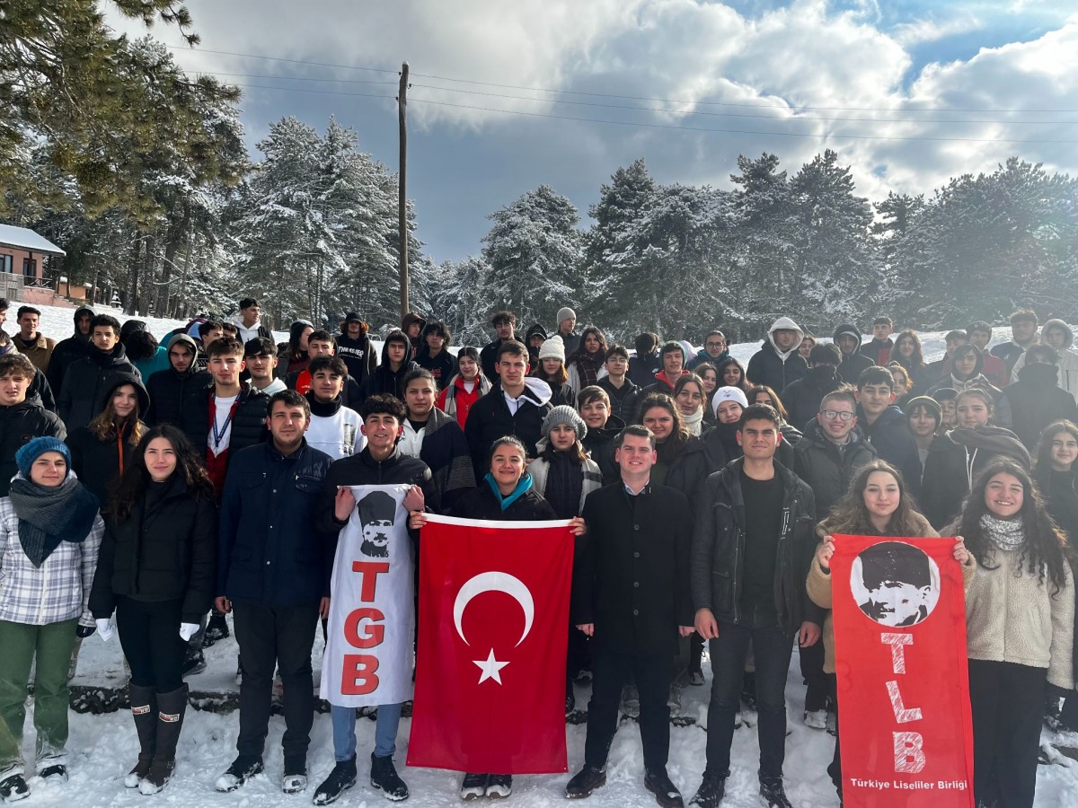 Liseliler ara tatilde kış kampında buluştu