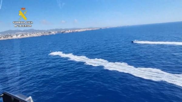 İspanyol polisi, uyuşturucu taşıyan tekneyi böyle takip etti