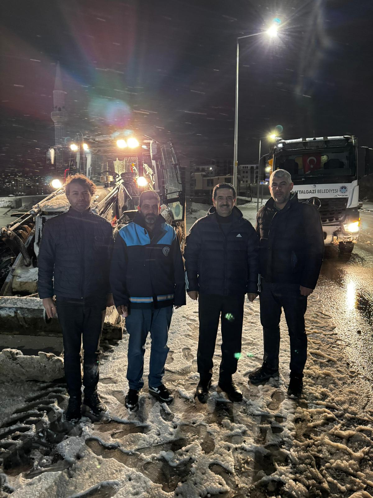 Battalgazi’de Kar Alarmı: Başkan Taşkın Gece Boyunca Çalışmaları Yerinde Takip Etti