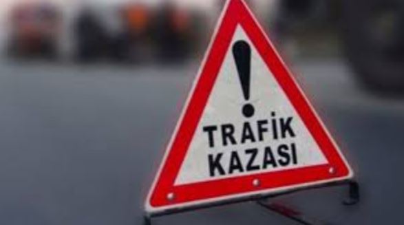 Malatya’da Kamyonet Refüje Çarptı, Karşı Şeride Geçti