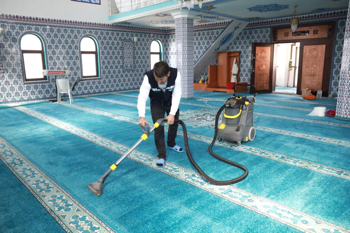 Battalgazi’de Bayram Öncesi Cami ve Mezarlıklarda Kapsamlı Temizlik Çalışması