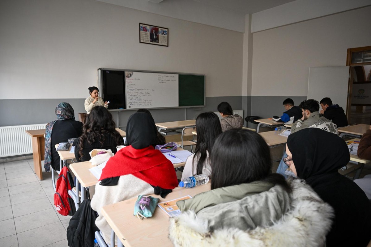Malatya Büyükşehir Belediyesi YKS Adaylarına Ücretsiz Eğitim Desteği Sağlıyor